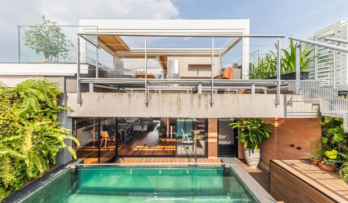 نمای بیرونی ویلا تریبلکس پایدار Triplex Vila Romana با طراحی مدرن و نورپردازی طبیعی