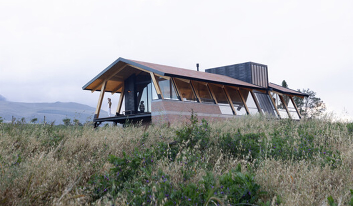 خانه La Miradora با انرژی خورشیدی و طراحی پایدار در ارتفاعات آند